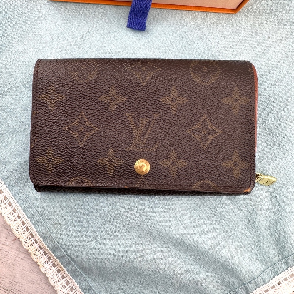 AUTHENTIC LOUIS VUITTON Monogram Porte-Monnaie Billets Tresor Wallet.